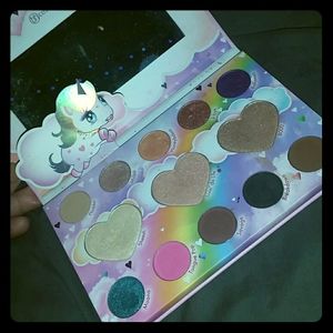 Bh cosmetics eyeshadow and highliter pallete